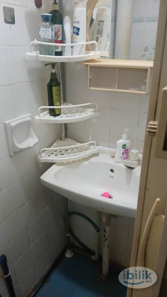 Aircond Master room Tanjung Tokong attached Bathroom - Image 2