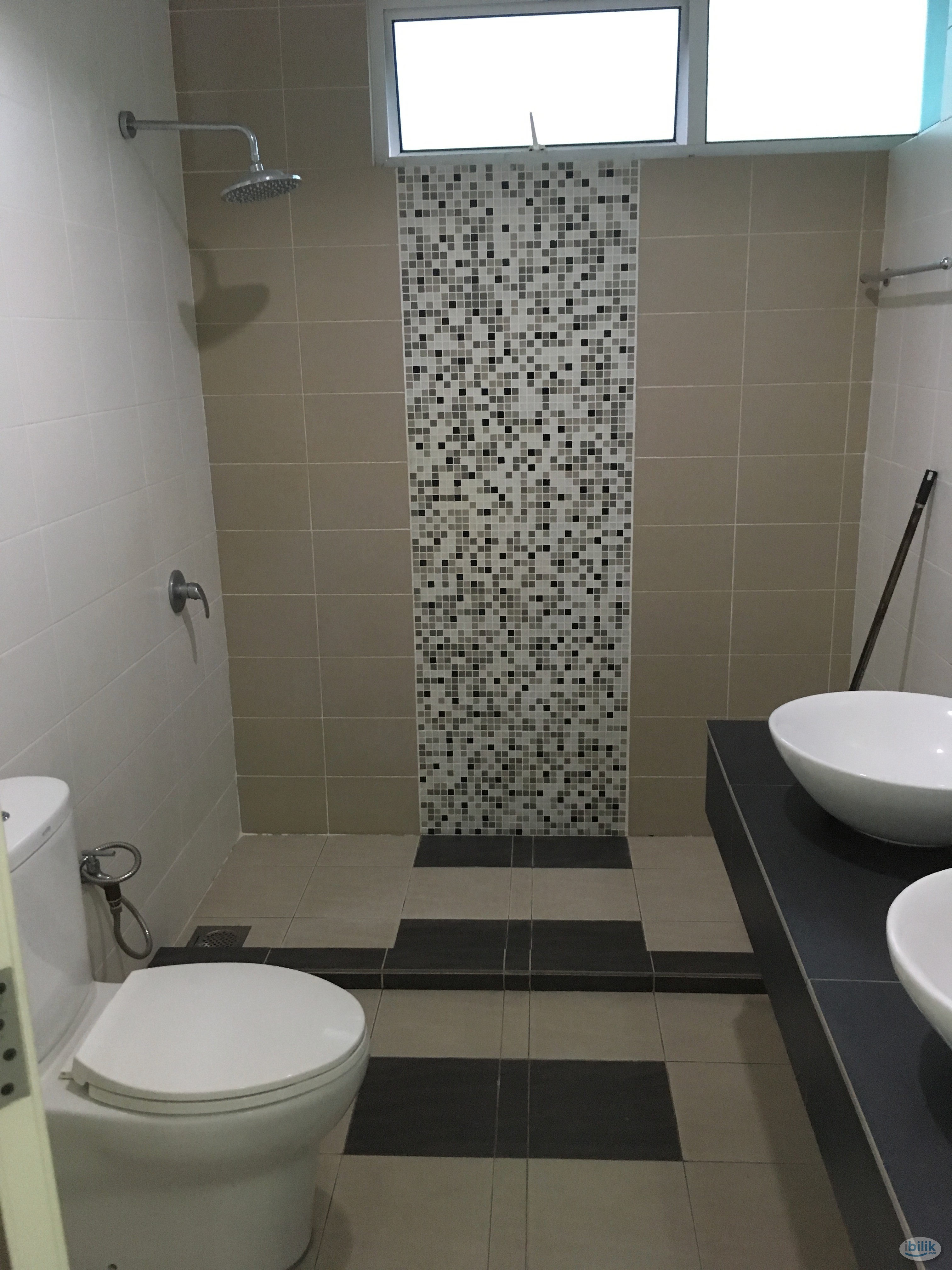 Master Room - fully furnished, personal bathroom, car park, landed house - Image 3