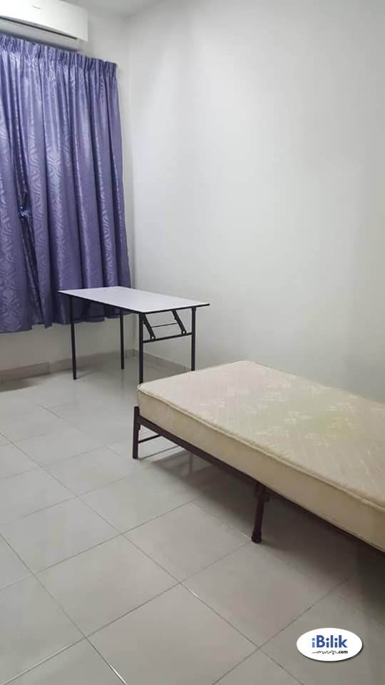 Middle Room at Taman Mount Austin, Tebrau - Image 3