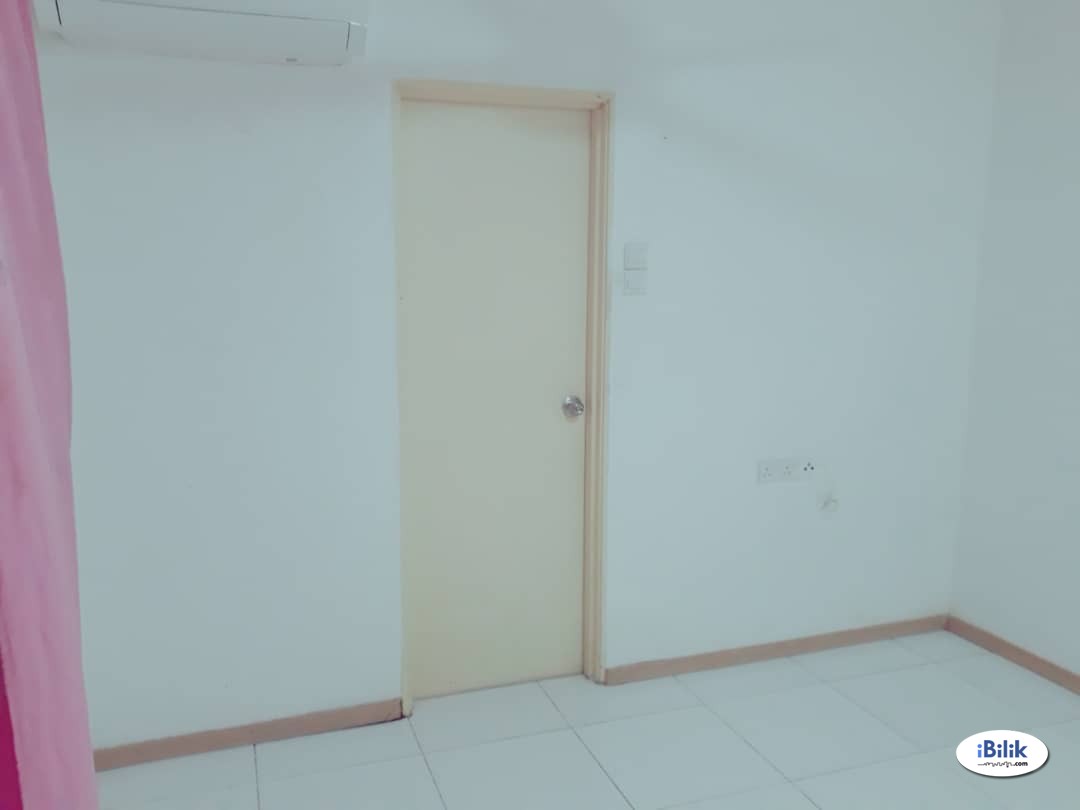 Middle Room at Vista Alam, Shah Alam - Image 1