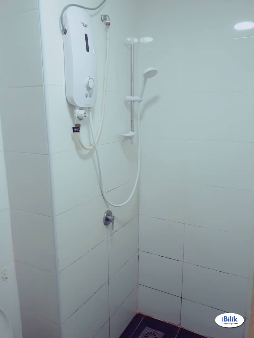 Middle Room at Vista Alam, Shah Alam - Image 4