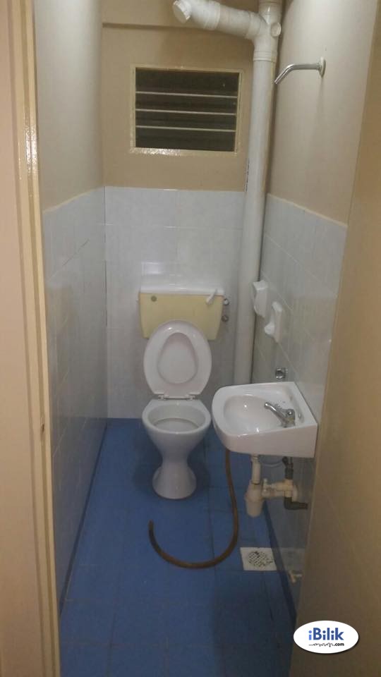 Middle Room at Bukit Beruntung, Rawang - Image 6