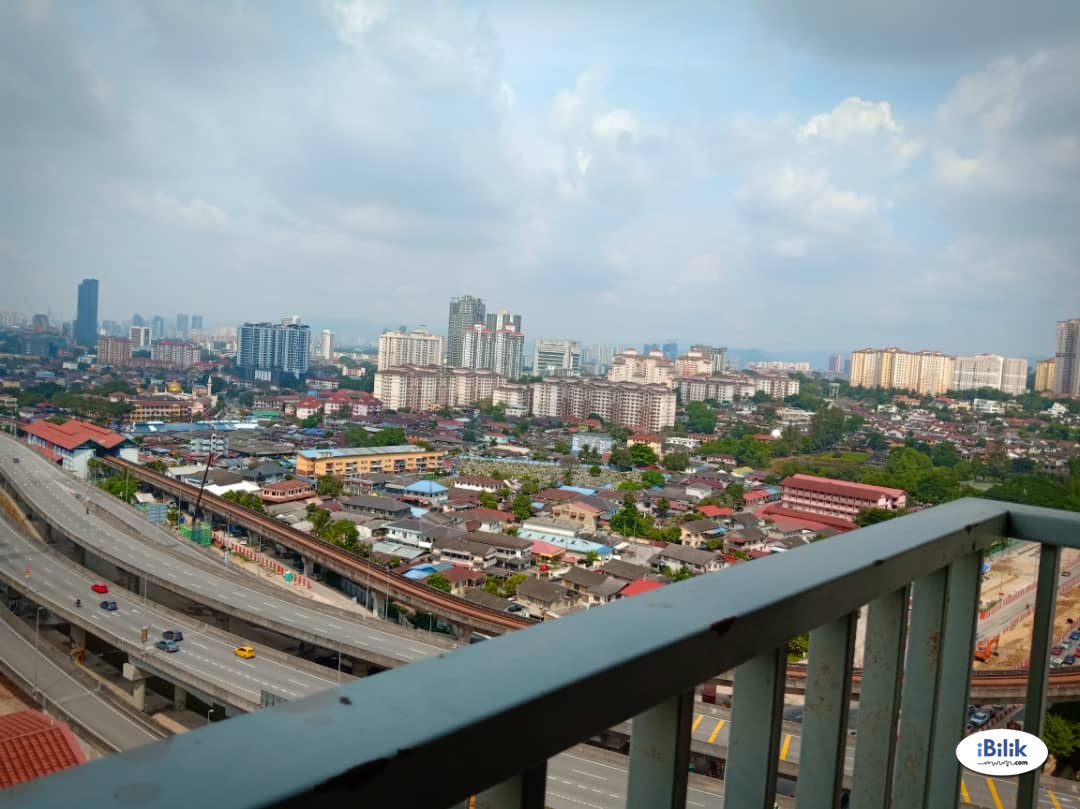 Middle Room with Balcony at Suria Jelatek Residence, Ampang Hilir KLCC Gleneagles - Image 3