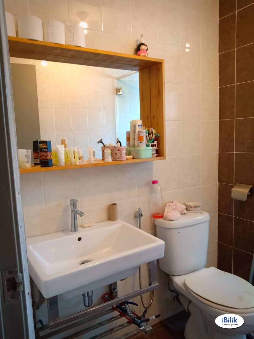 Middle Room with Balcony at Suria Jelatek Residence, Ampang Hilir KLCC Gleneagles - Image 5