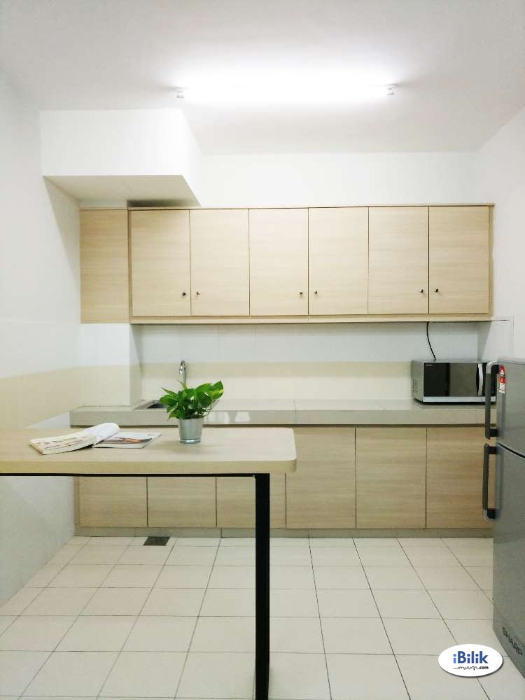 Master Room at The Oak UniSuites Ara Damansara - Image 2