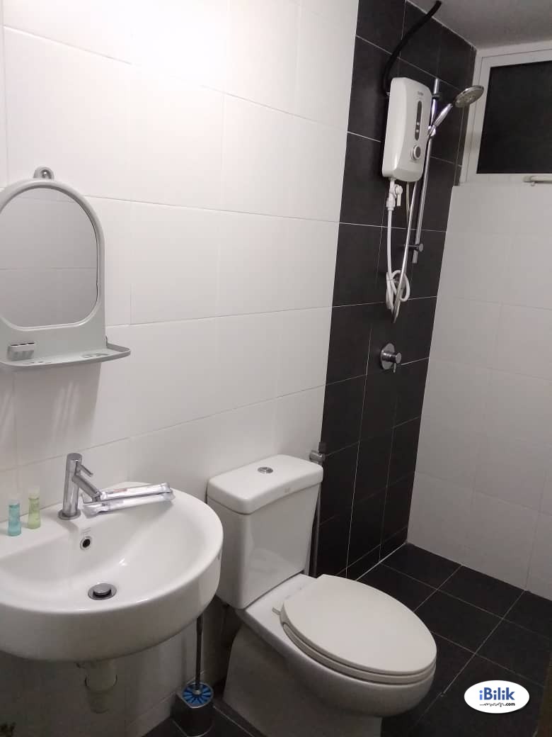 Master Room at The Oak UniSuites Ara Damansara - Image 3