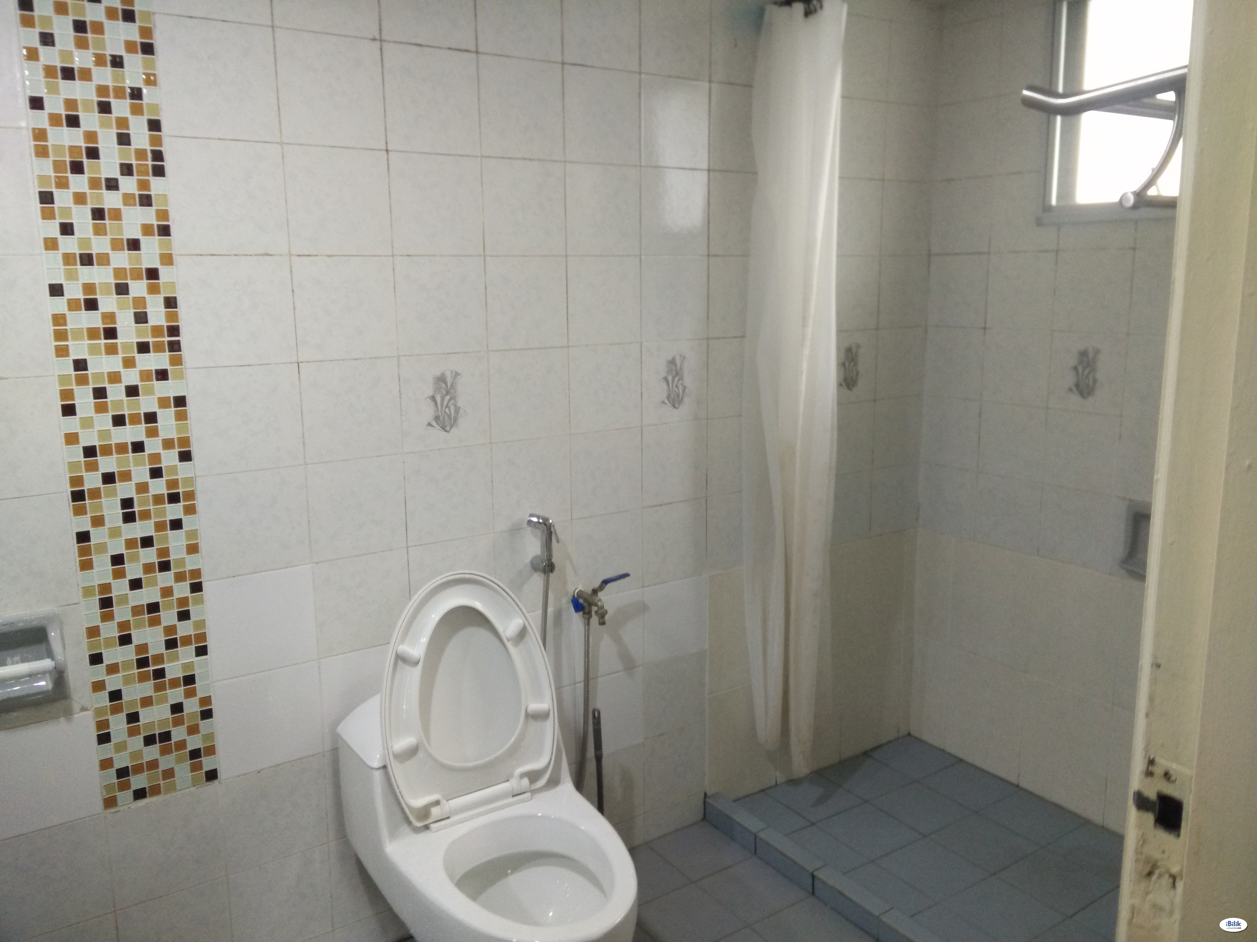 Middle Room at Block 697, Desa Kiara Condo - Image 3
