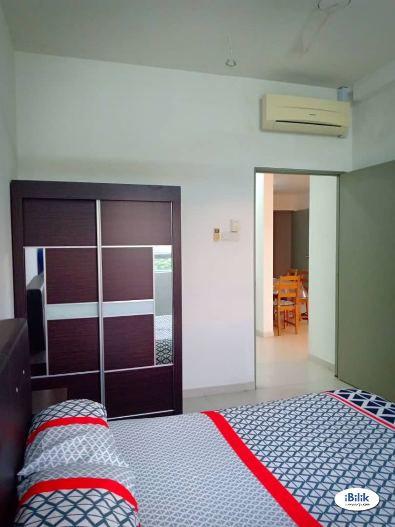 Middle Room with KLCC View at Suria Jelatek Residence, Ampang Hilir near LRT Jelatek - Image 2