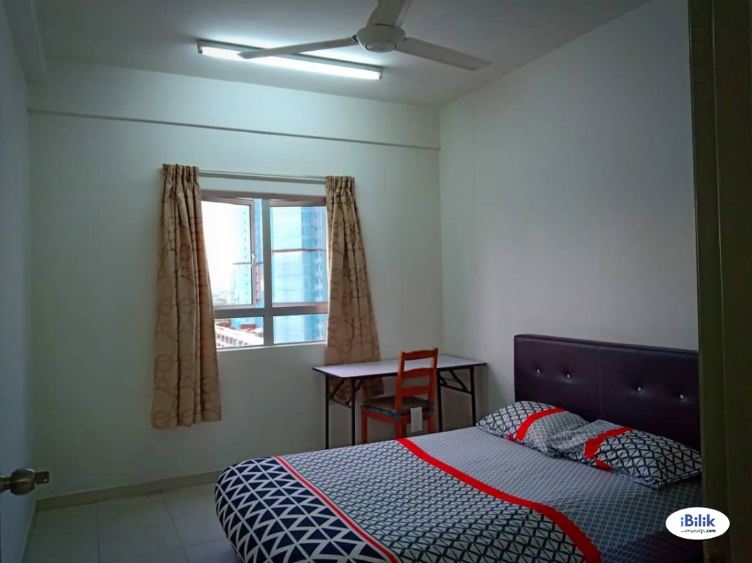 Middle Room with KLCC View at Suria Jelatek Residence, Ampang Hilir near LRT Jelatek - Image 1