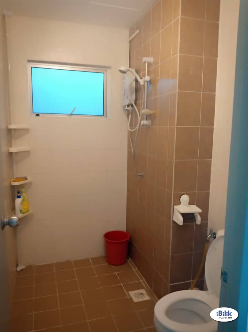 Middle Room with KLCC View at Suria Jelatek Residence, Ampang Hilir near LRT Jelatek - Image 3