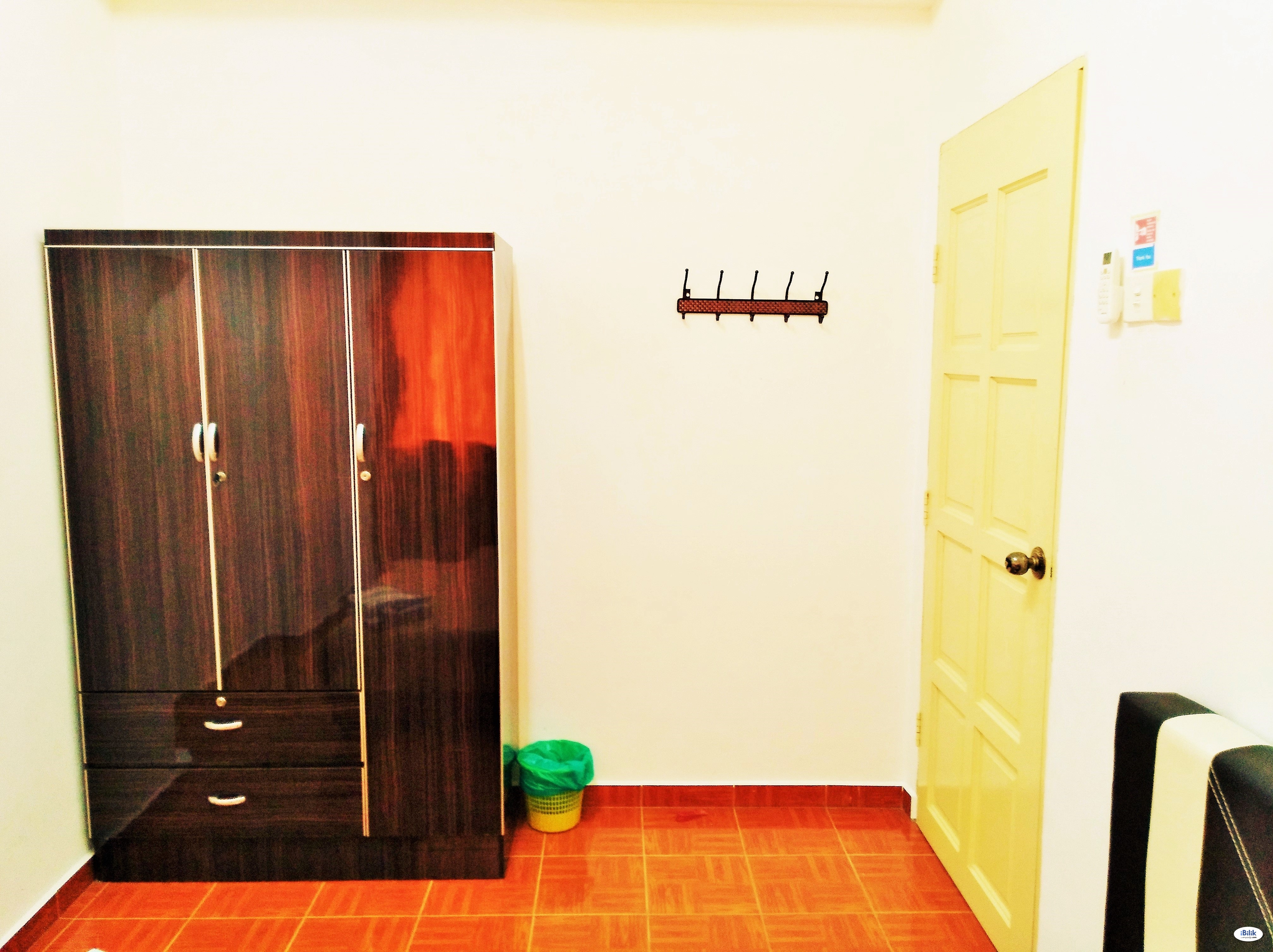 Room in Batu Ferringhi, fully furnished, middle room. - Image 3