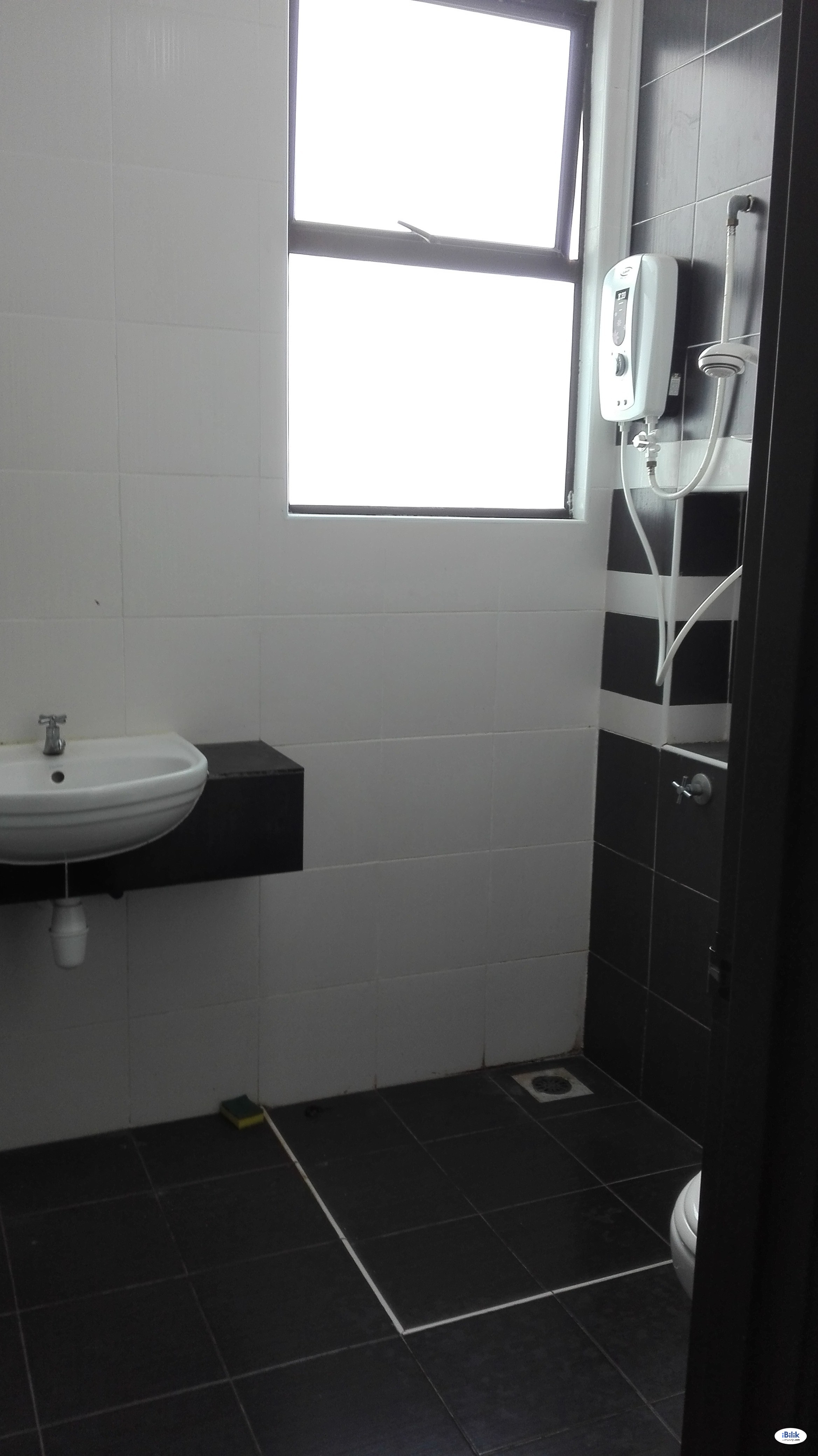 Room at Seri Austin Residence Luxury Apartment - Image 3