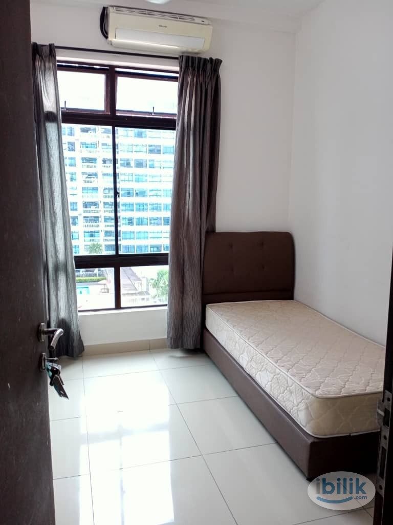 Room at Seri Austin Residence Luxury Apartment - Image 2
