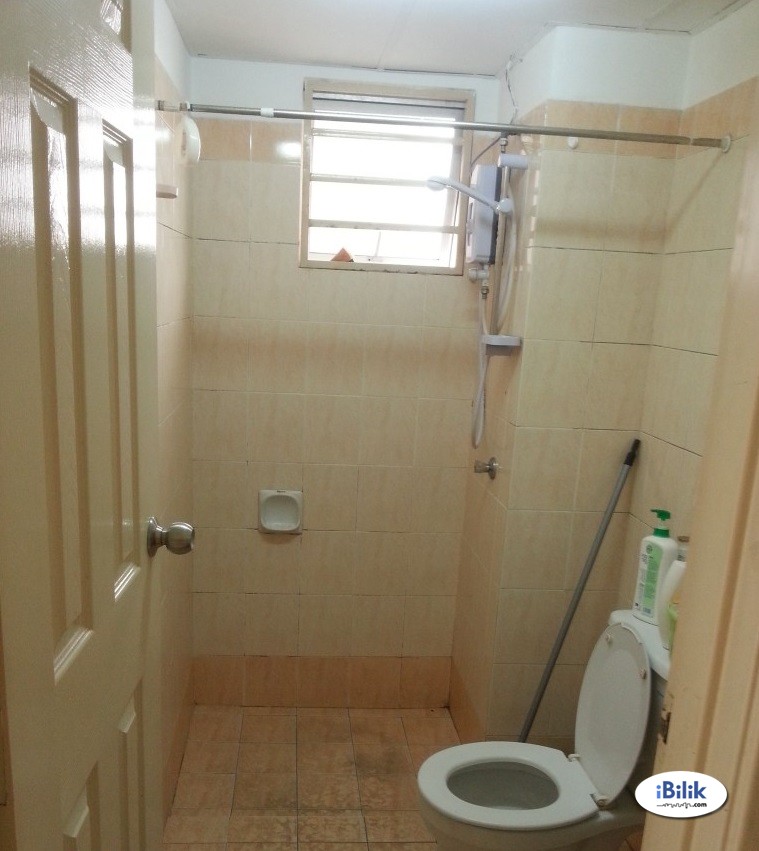 {Include utility} Middle Room at SuriaMas, Bandar Sunway - Image 2