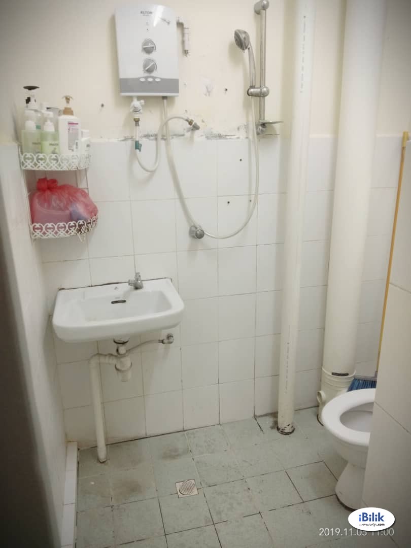 Middle Room at Casa Impian, Jelutong - Image 4