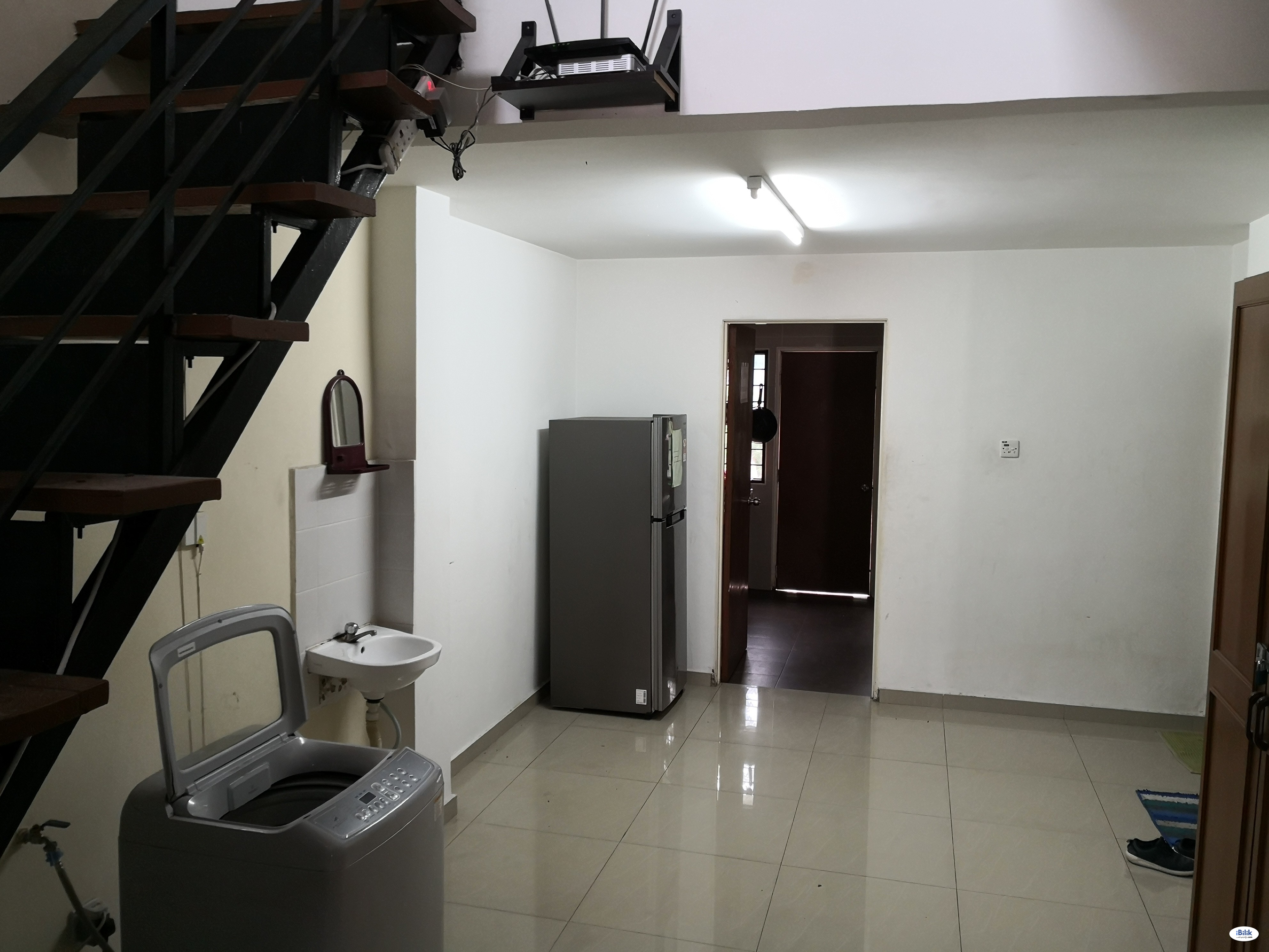 Middle Room at Taman Taynton View, Cheras - Image 1