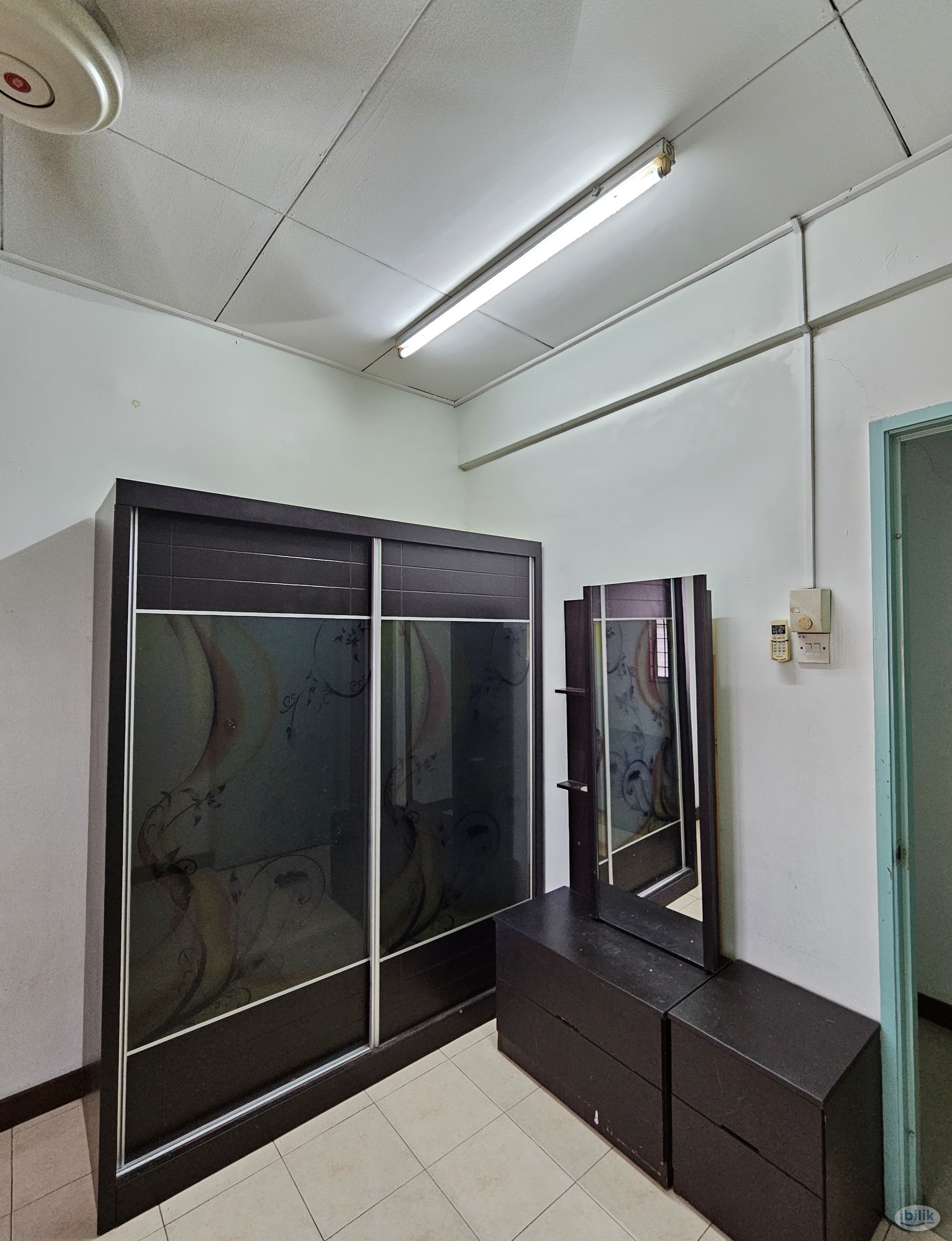 Middle Room at Bayu Tasik 2, Bandar Sri Permaisuri - Image 2