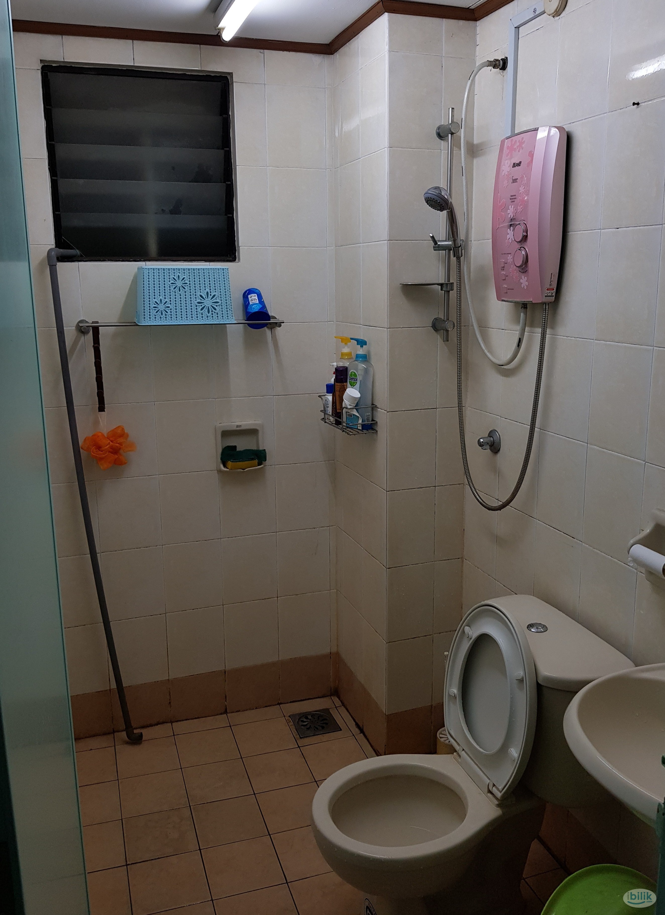 Middle Room at Bayu Tasik 2, Bandar Sri Permaisuri - Image 3