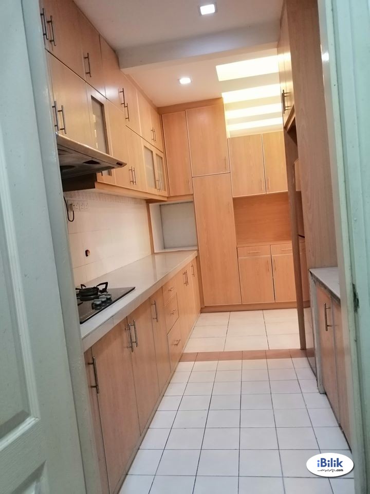 Master Room at Pelangi Utama, Bandar Utama - Image 1