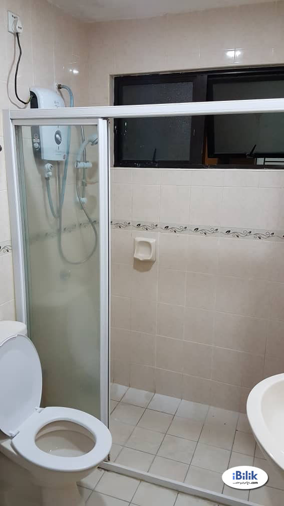 Master Room at Pelangi Utama, Bandar Utama - Image 3