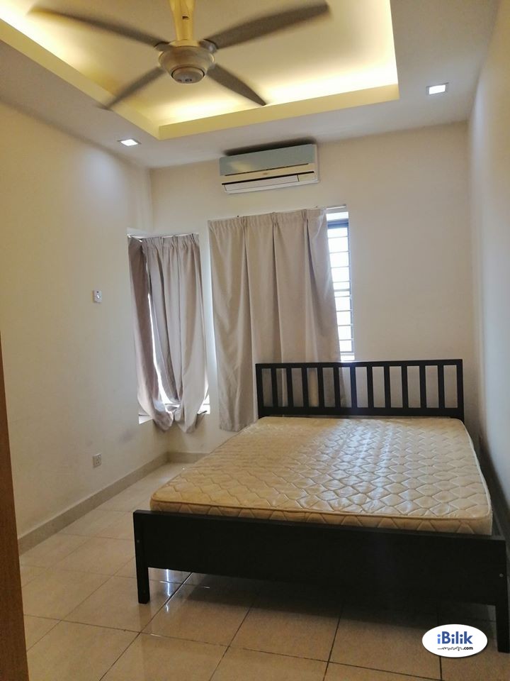 Middle Room at Bandar Utama, Petaling Jaya - Image 1