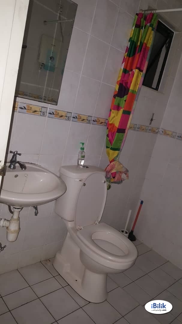 Middle Room at Pelangi Utama, Bandar Utama - Image 2