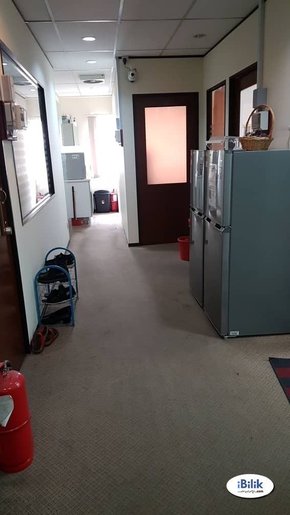 Limited Room. ?‍♂️ to MRT Station. Middle Room at Bandar Utama - Image 3