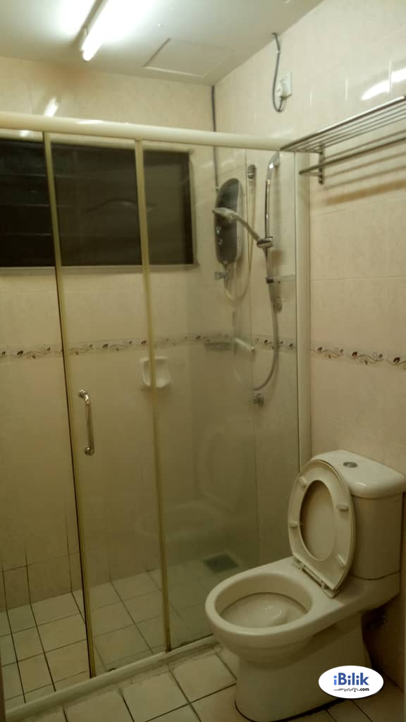 Sharing Middle Room at Pelangi Utama, Bandar Utama exclusive utilities and wifi - Image 2