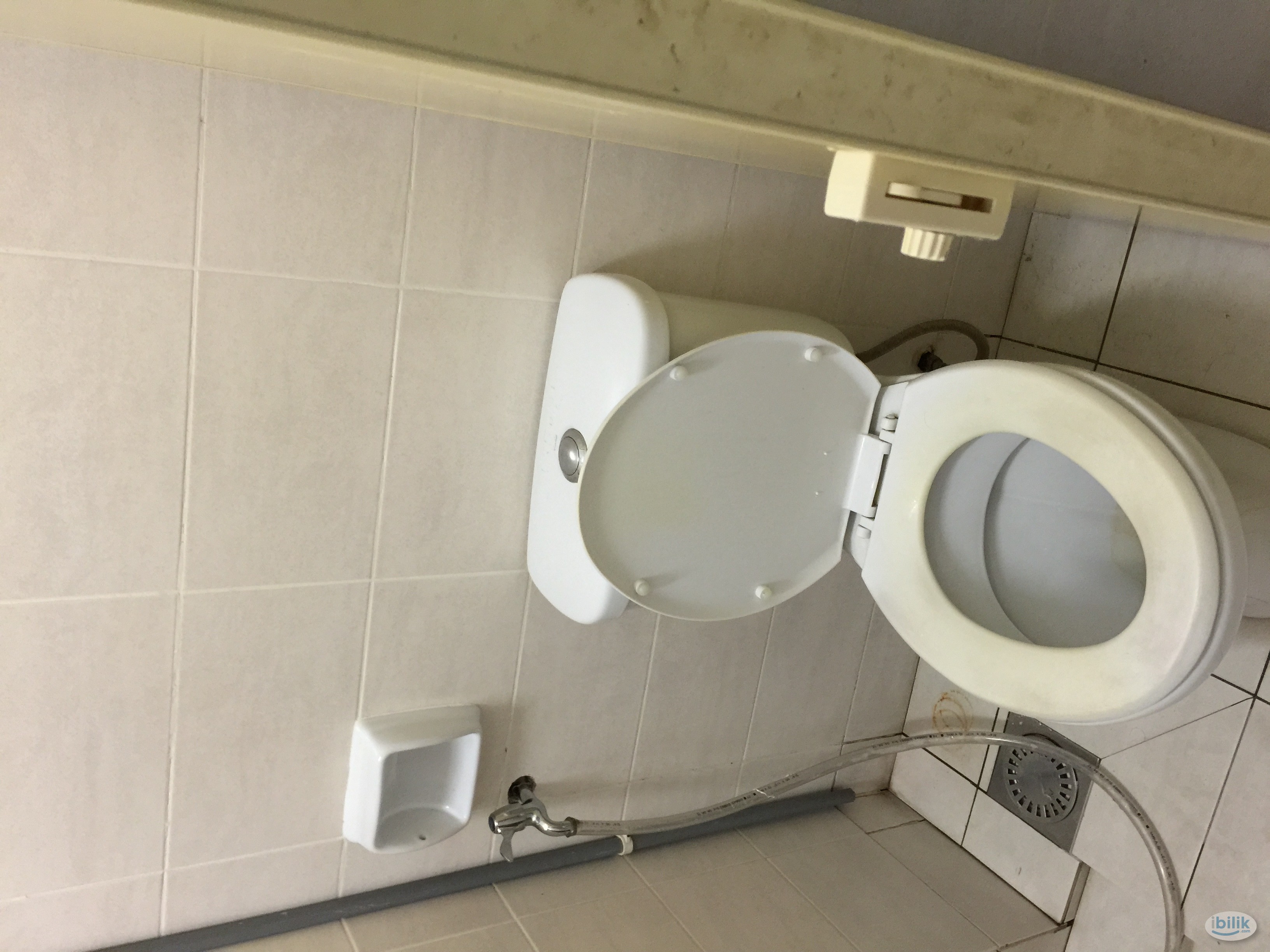 Middle Room at Impian Meridian, UEP Subang Jaya - Image 5