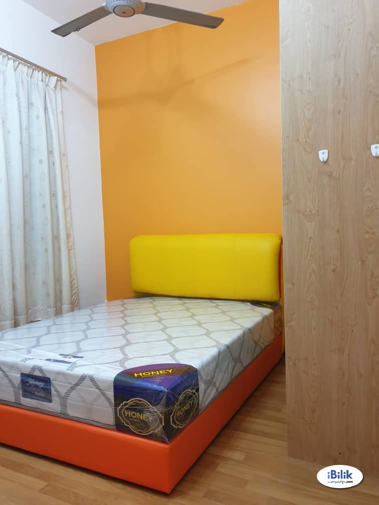 Medium Room C/W Bed, For Rent at Amaya Maluri (Near Maluri MRT/LRT) (Walking Distance to Sunway Velocity & AEON Maluri) - Image 1
