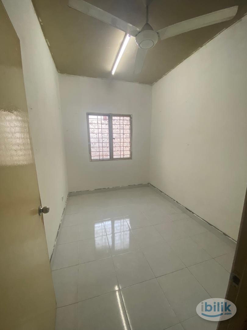 Middle Room at Melur Apartment, Sentul_FEMALE ONLY_LRT Sentul Timur_Immediate - Image 1