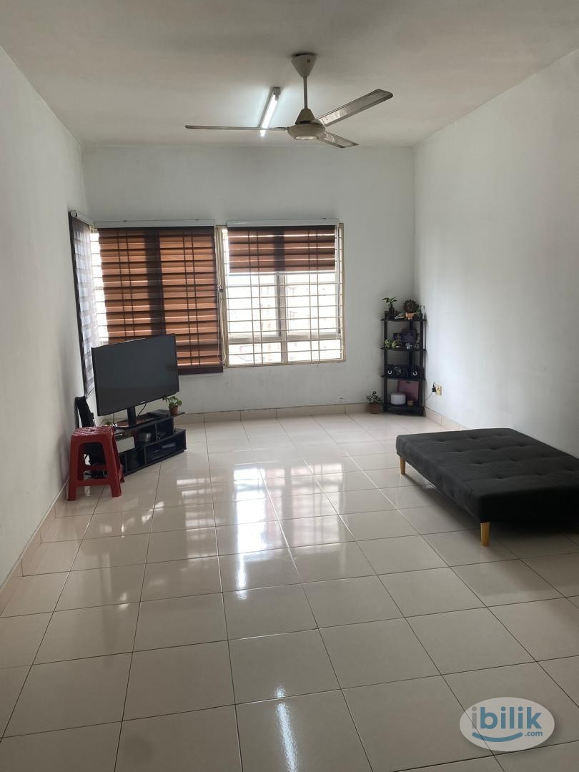 Middle Room at Melur Apartment, Sentul_FEMALE ONLY_LRT Sentul Timur_Immediate - Image 3