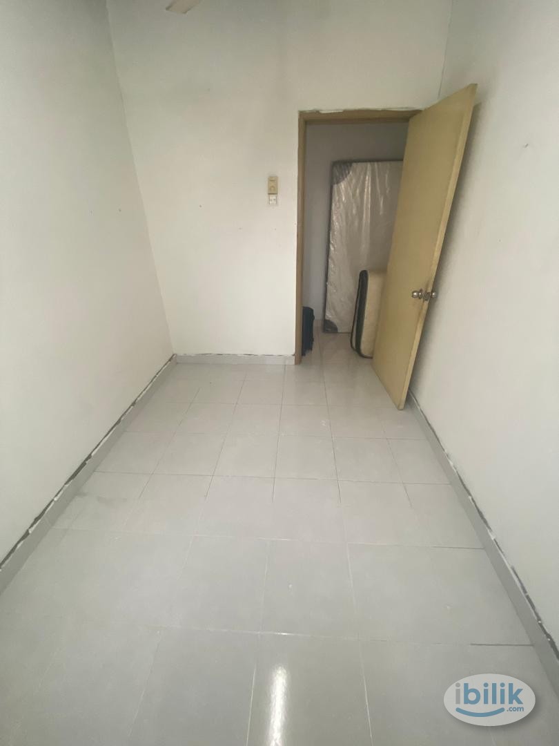 Middle Room at Melur Apartment, Sentul_FEMALE ONLY_LRT Sentul Timur_Immediate - Image 5