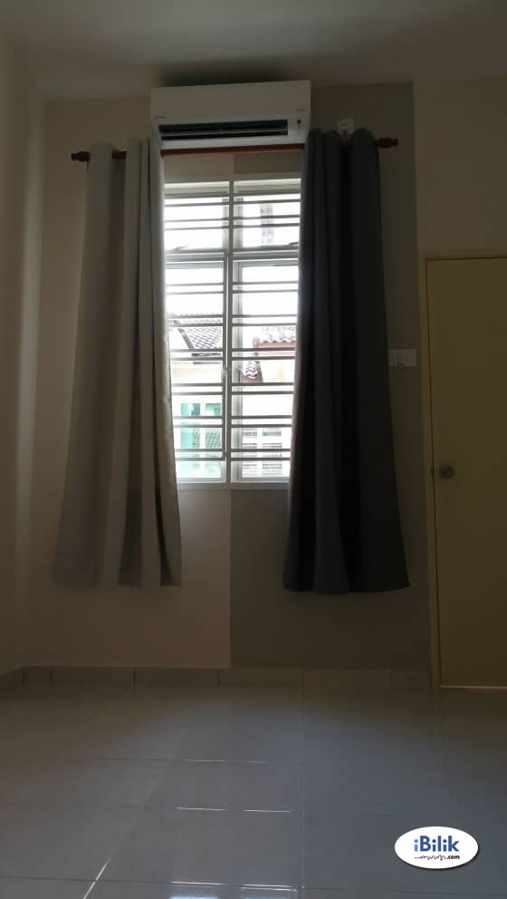 Middle Room DS at Taman Mount Austin, Tebrau - Image 3