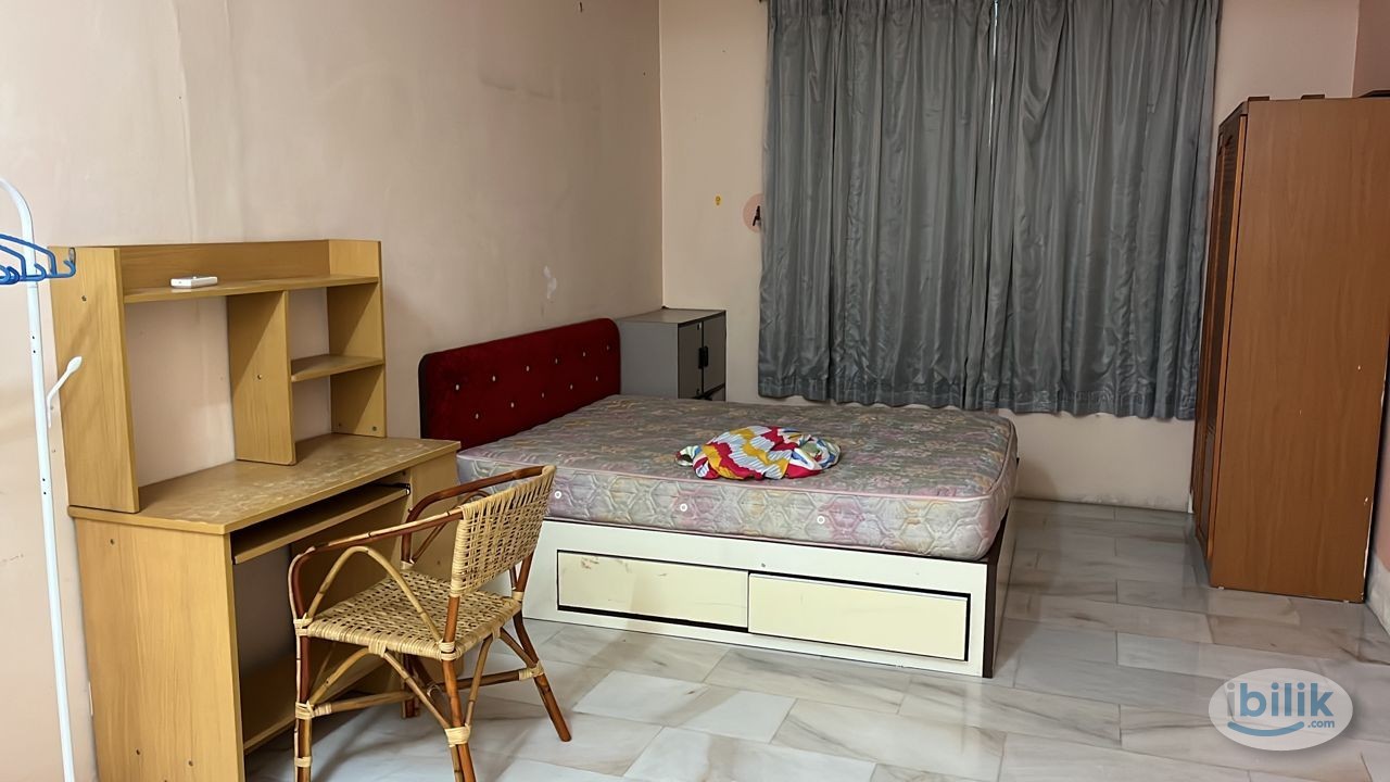 master bedroom, middle room for rasah jaya 15min to hospital - Image 4