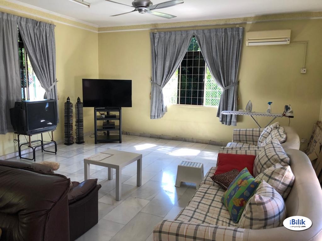 master bedroom, middle room for rasah jaya 15min to hospital - Image 1