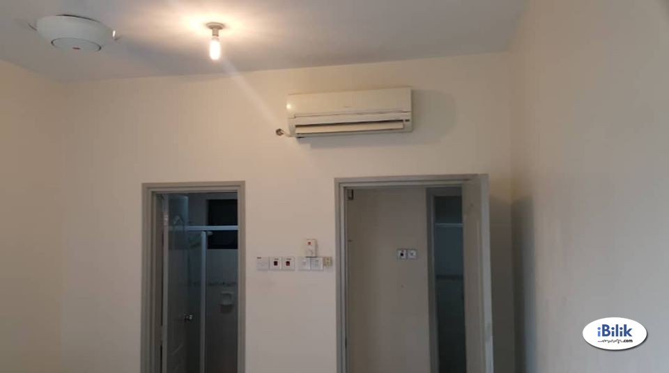 Exclusive utility Master Room at Pelangi Utama, Bandar Utama - Image 1