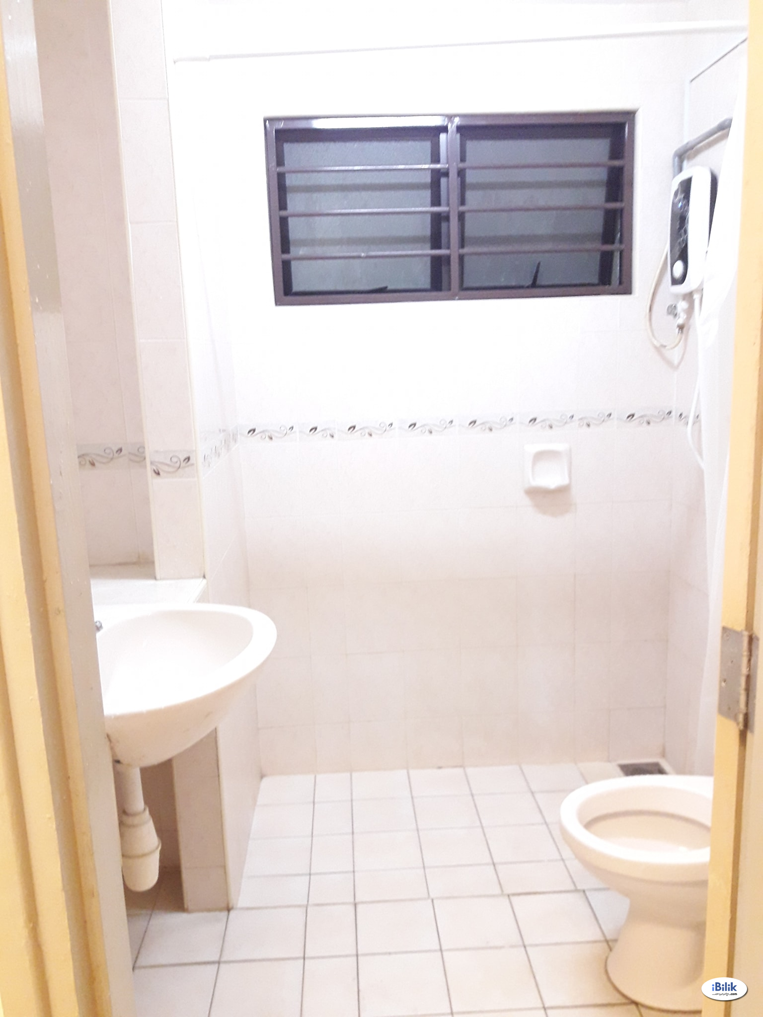 Master Room at Pelangi Utama, Bandar Utama - Image 1