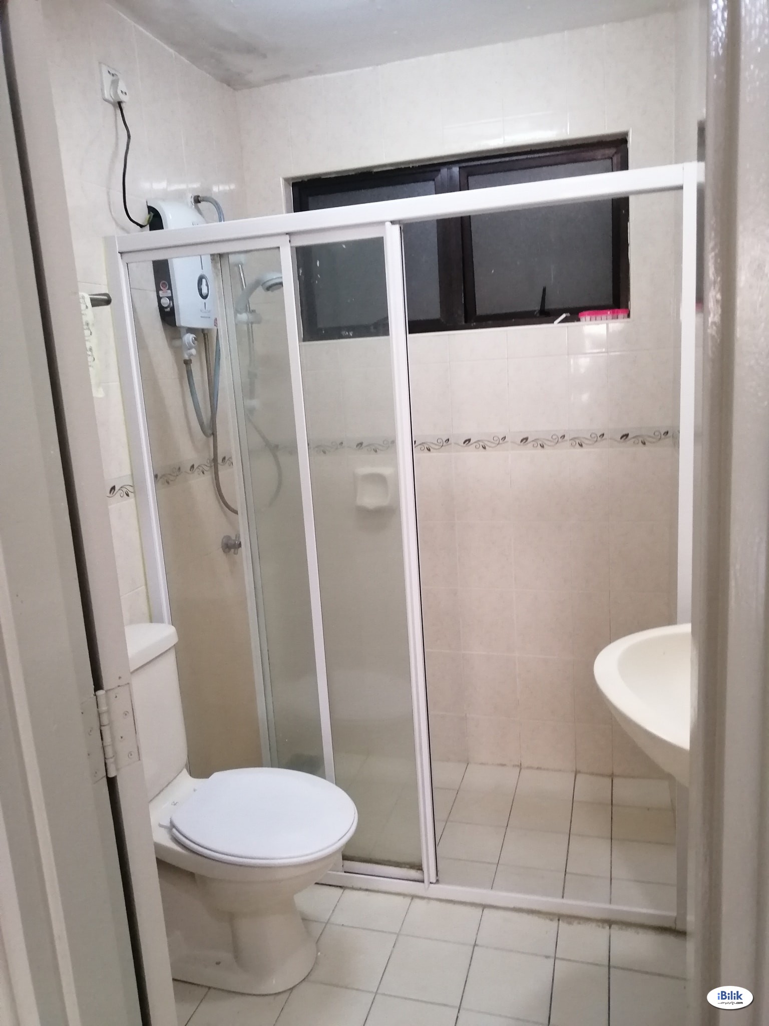 Master Room at Pelangi Utama, Bandar Utama - Image 2