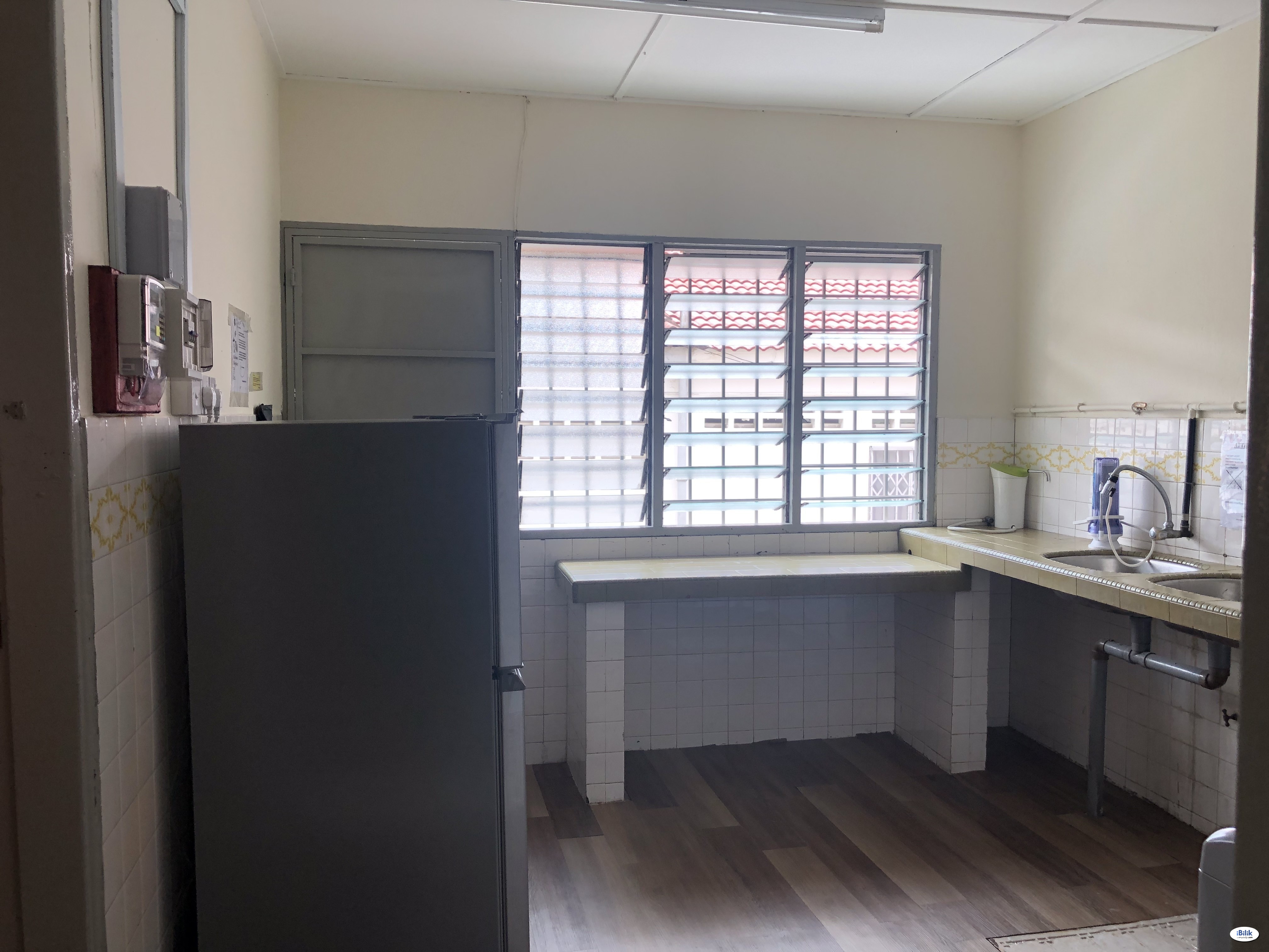 Middle Room at SS2, Petaling Jaya - Image 3