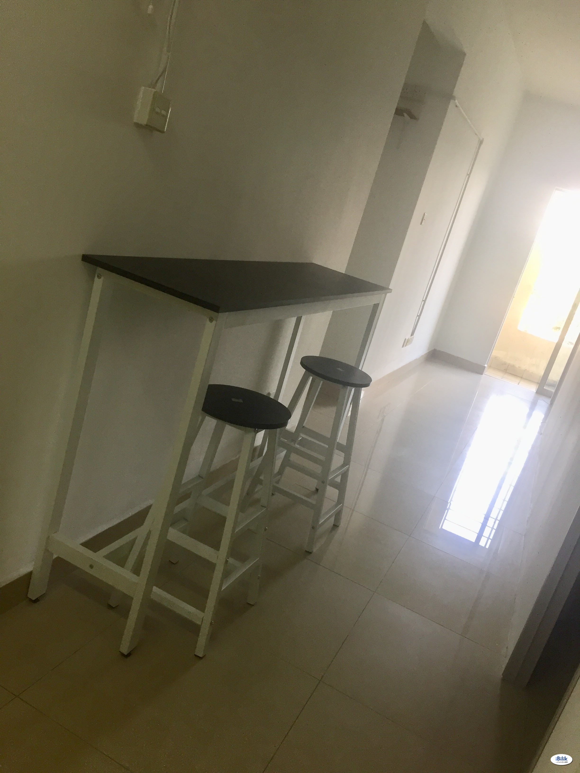 Medium Room at SuriaMas, Bandar Sunway - Image 4