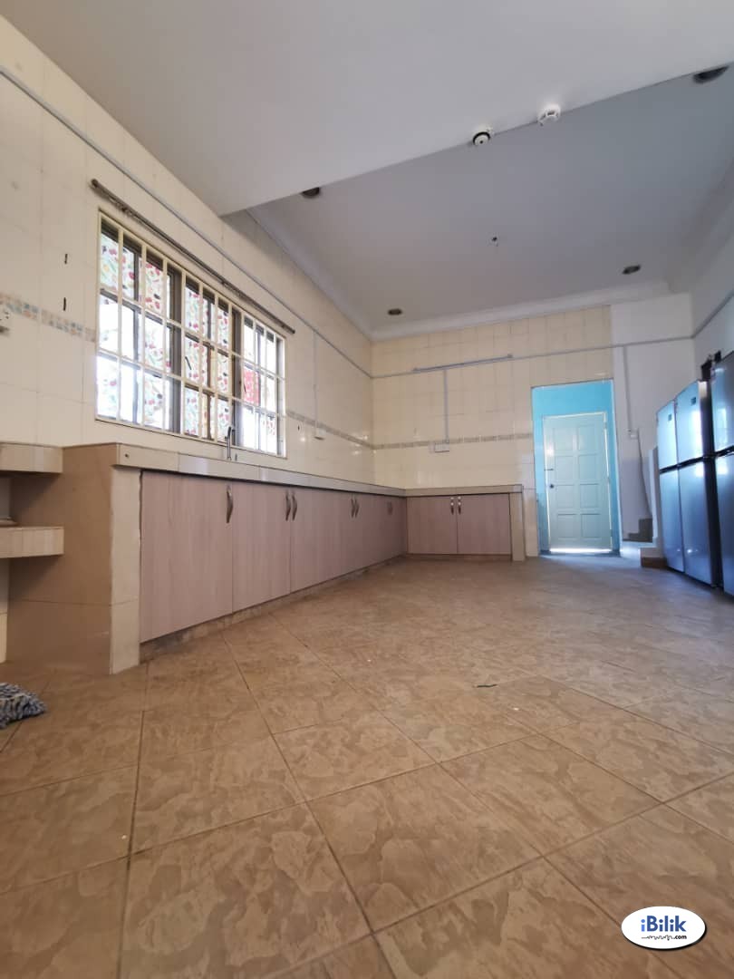No Deposit~ Middle Room at BU2, Bandar Utama Near MRT Station, Shopping Mall - Image 1
