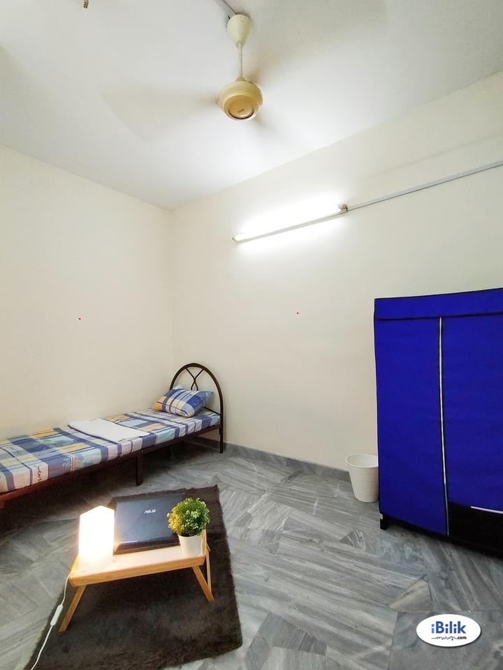 Middle Room at TTDI, Kuala Lumpur Near MRT Station | Glomac TTDI | Damansara Jaya - Image 1