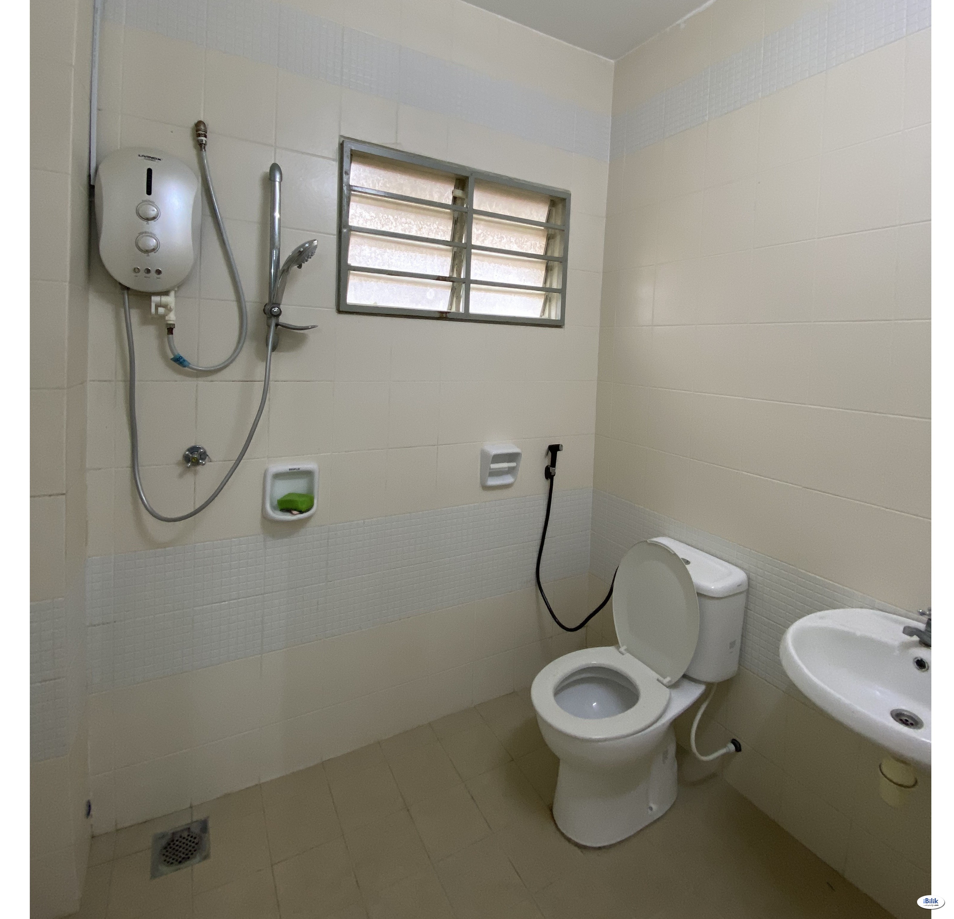 Middle Room at SS2, Petaling Jaya Near Sea Park | Taman Paramount | LRT Station - Image 3