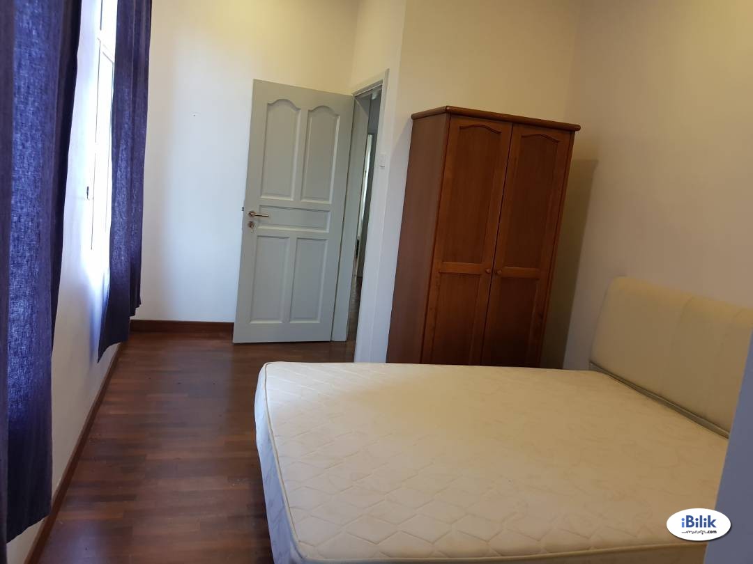 Clean, Cozy, Middle Room at Chee Seng Garden, Tanjung Bungah - Image 1