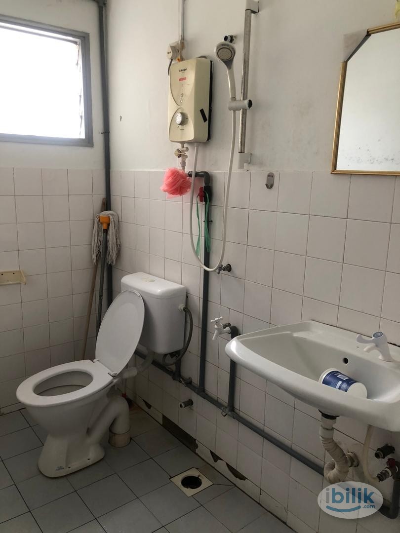 Single Room at Ria 1 Apartment , Taman Megah Ria , Pasir Gudang - Image 5