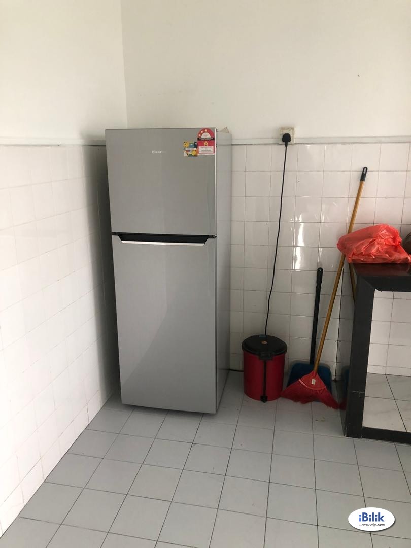 Single Room at Ria 1 Apartment , Taman Megah Ria , Pasir Gudang - Image 1