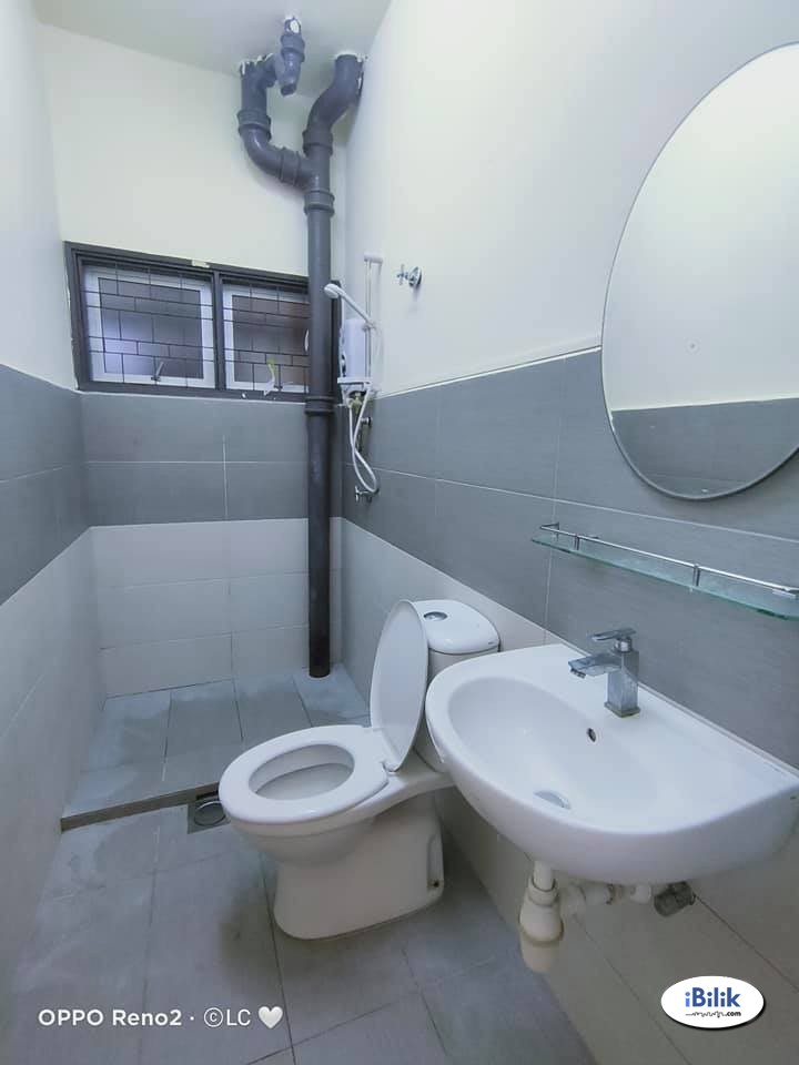 Middle Room at Bandar Bukit Puchong, Puchong - Image 1