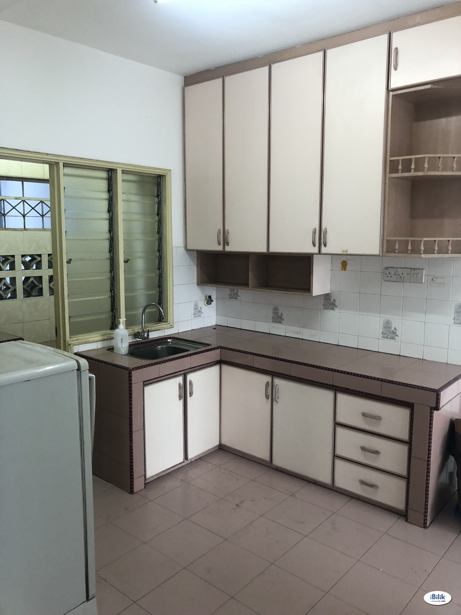 Middle Room at Menara Alpha/ 5-mins walk LRT Wangsa Maju - Image 2