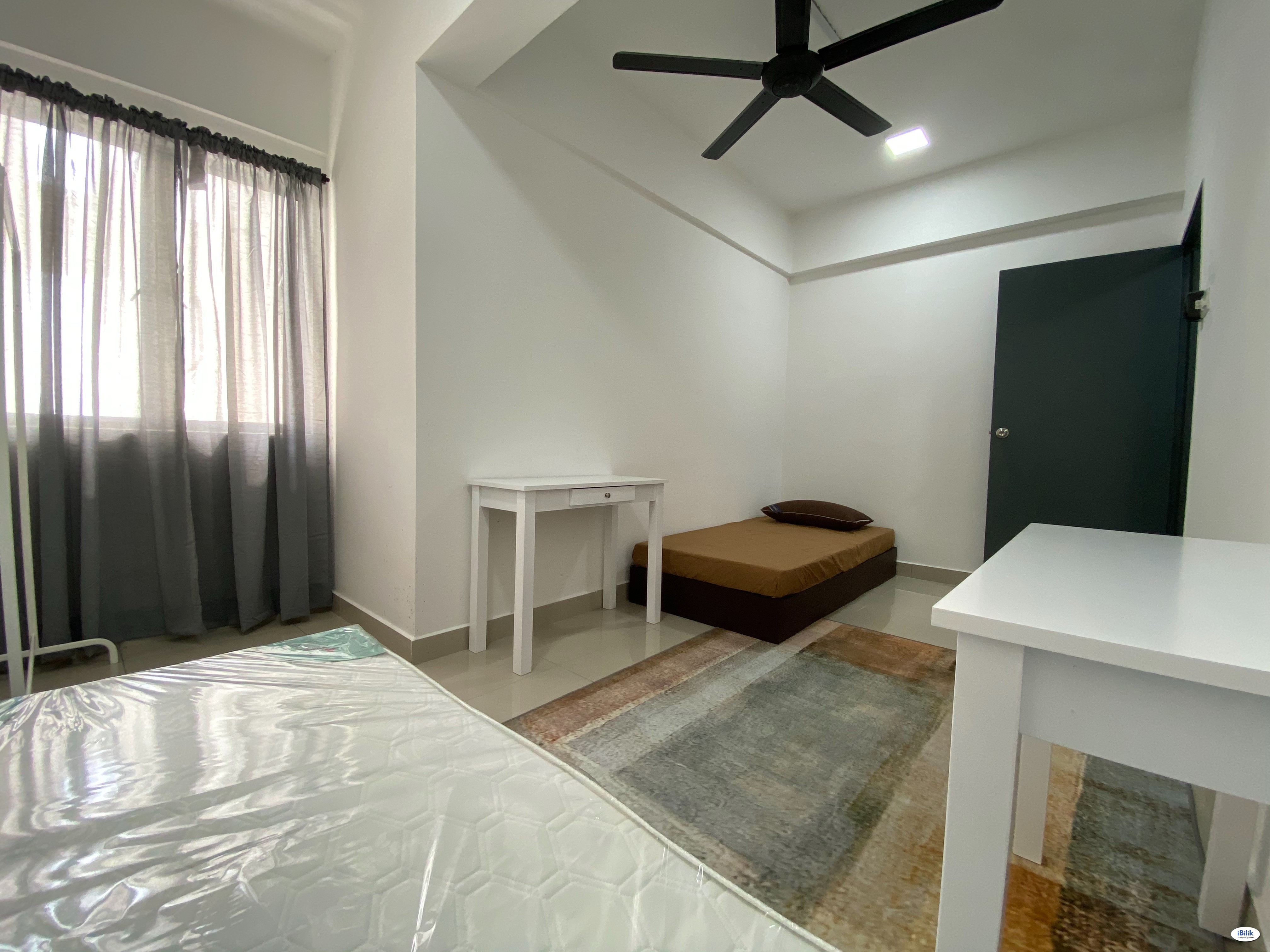 Middle Room at Palm Garden Apartment, Klang - Image 1